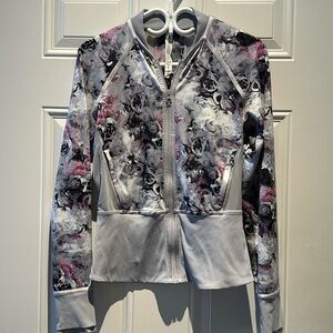 Lululemon Very Gently used Zip Up with Mesh back - Size 4